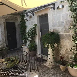 Laura Guest house